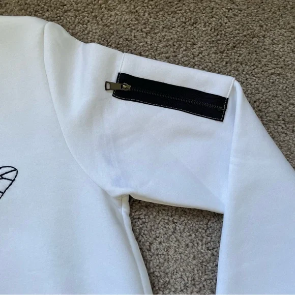 Cato Italian Sweatshirt Large White With Black Bee - Picture 7 of 10
